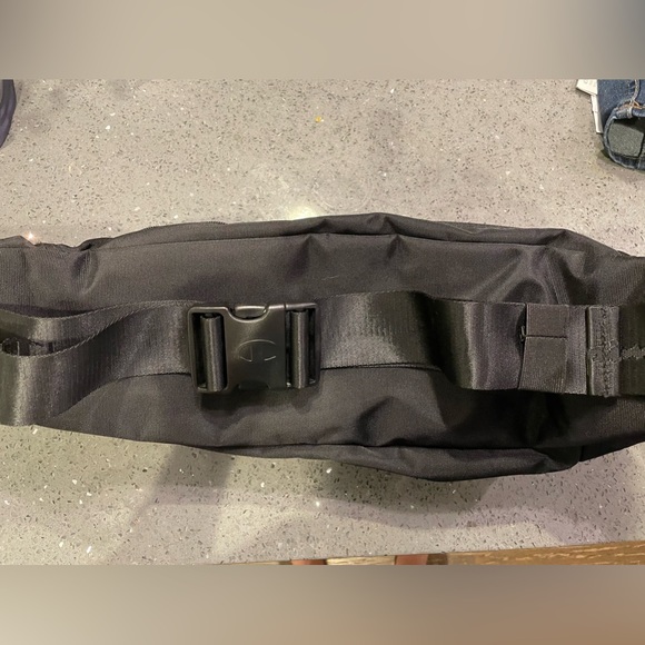 NWOT Champion Life Stealth Cross Body Pack - Picture 8 of 8